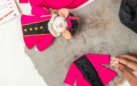 Sjaal met Verhaal Pietermuis Vilt - Fuchsia - Afbeelding 3