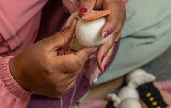 Sjaal met Verhaal Pietermuis Vilt - Lichtroze - Afbeelding 3