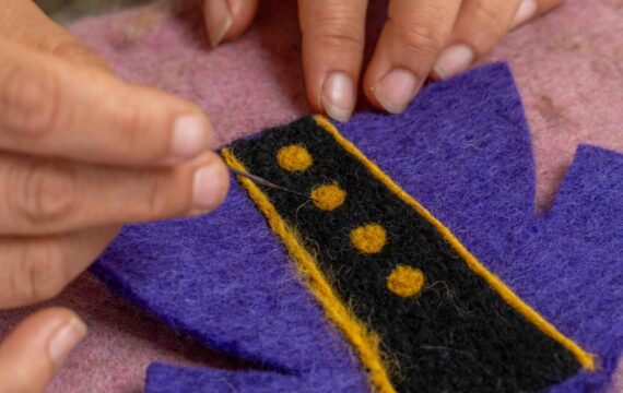 Sjaal met Verhaal Pietermuis Vilt - Paars - Afbeelding 2